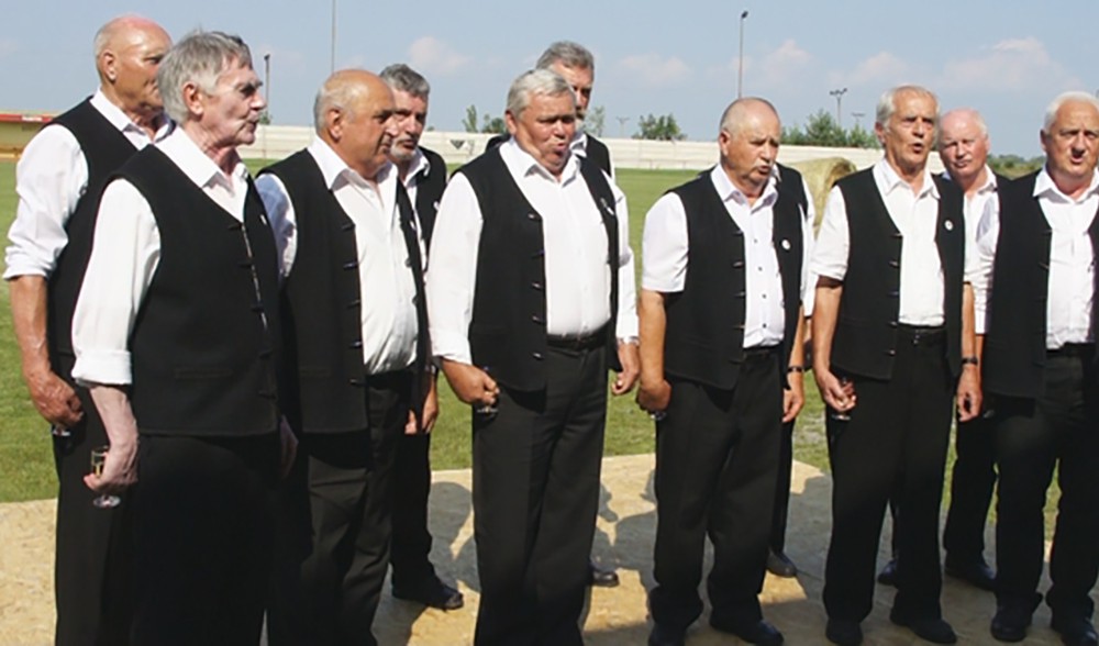 Borbar&aacute;t Dalk&ouml;r: M&aacute;rton napi k&oacute;rustal&aacute;lkoz&oacute; 