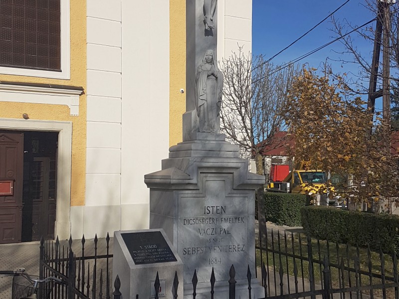 Keresztek, szobrok