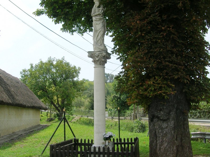 Keresztek, szobrok
