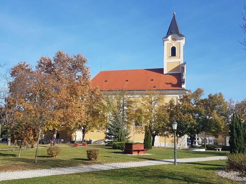 Templom, k&aacute;polna